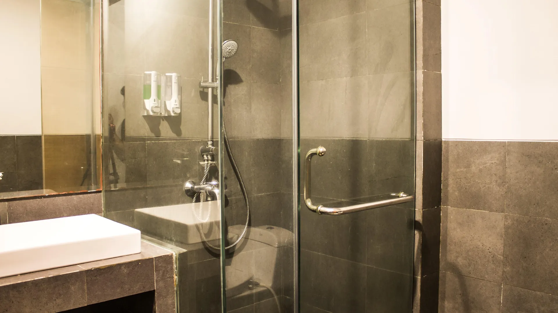 Transera Kamini Legian Hotel  Legian (Bali)