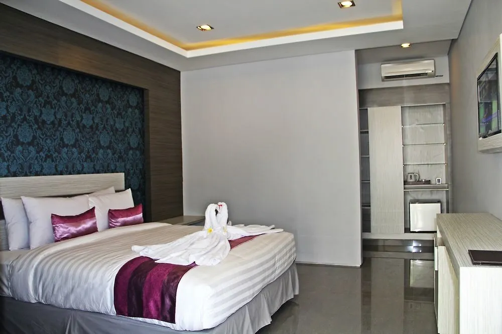 Transera Kamini Legian Hotel