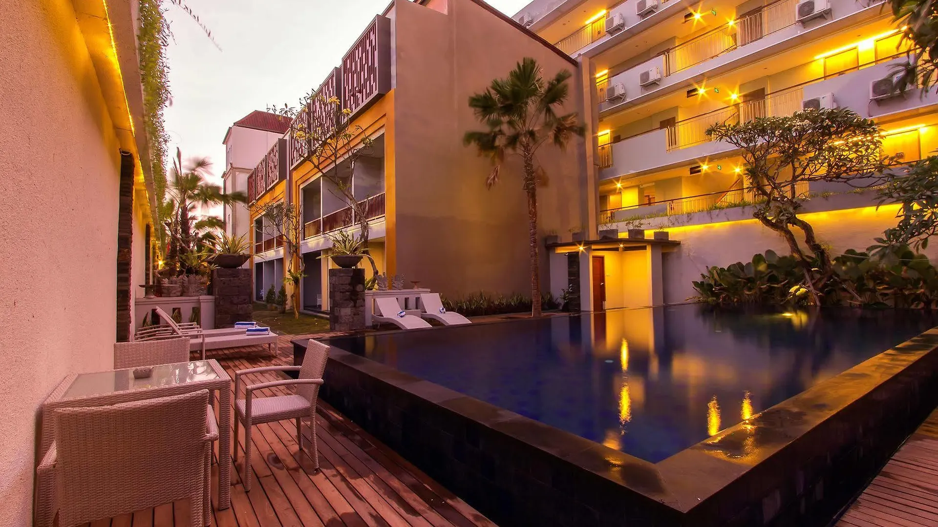 Transera Kamini Legian Hotel