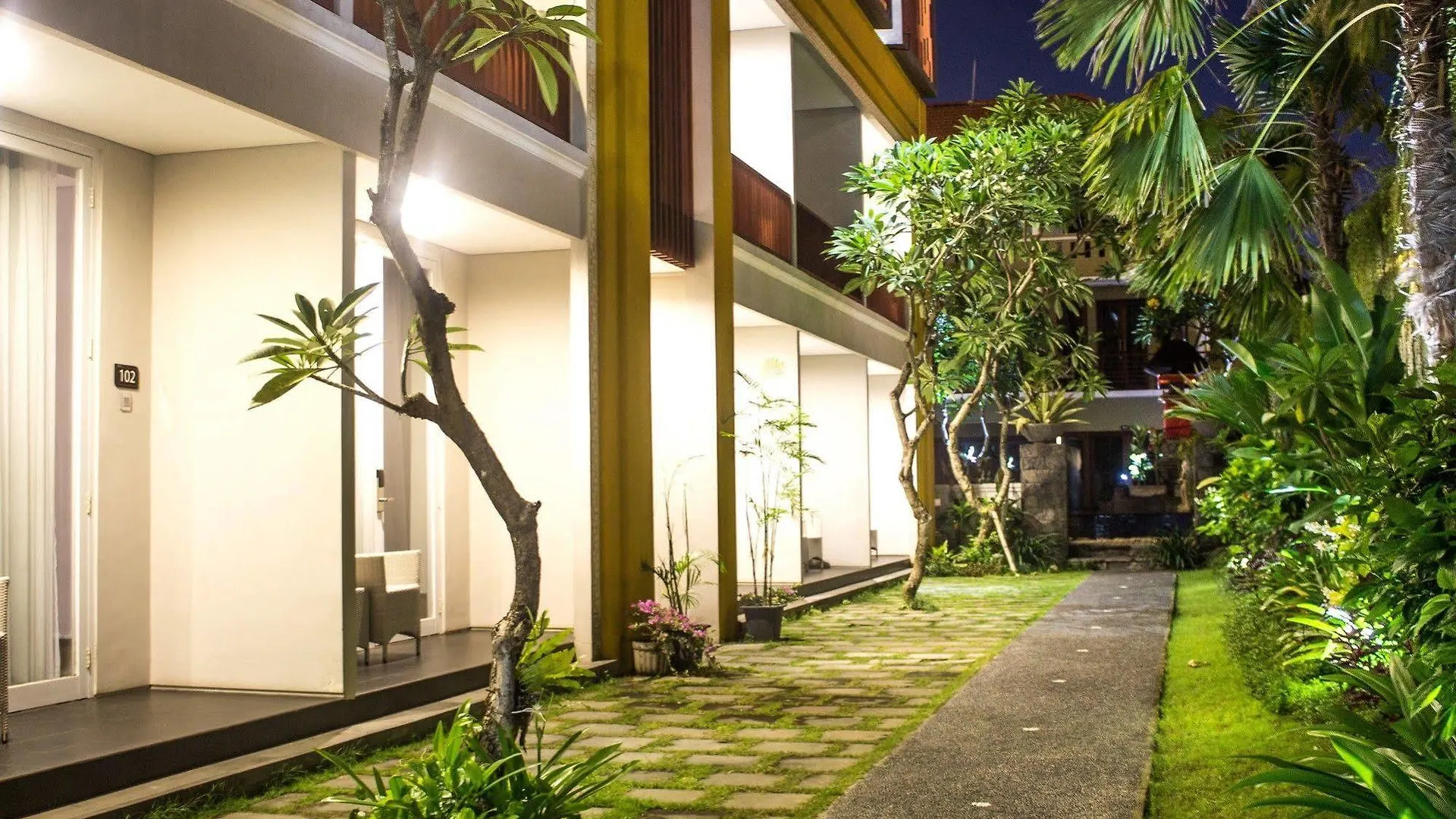 Transera Kamini Legian Hotel
