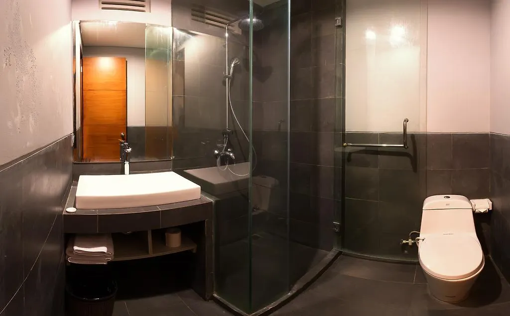 Transera Kamini Legian Hotel 3*,