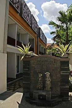 Transera Kamini Legian Hotel