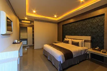 Transera Kamini Legian Hotel
